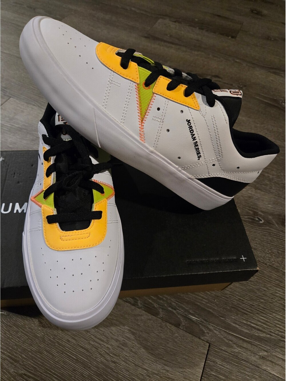 Jordan Series .01 Tatum DN4023-108 Mens 10 White Volt Display Model Box
